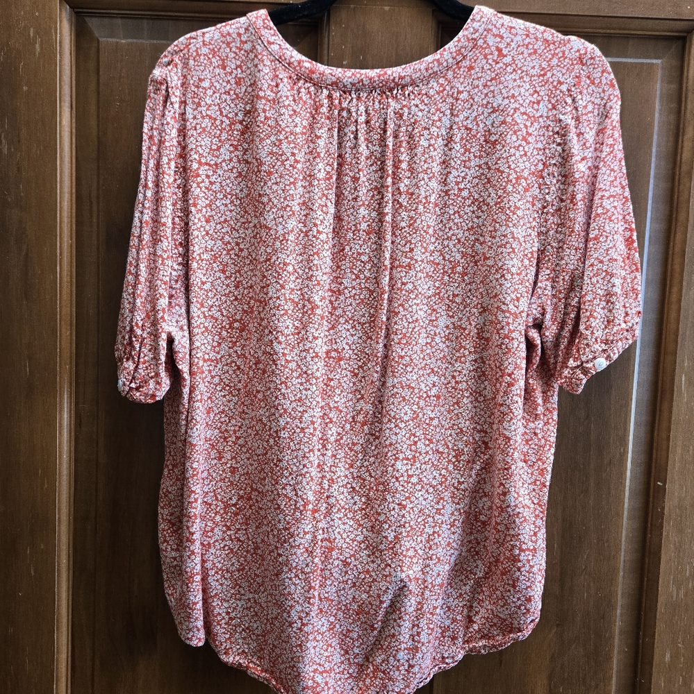 Universal Thread Women's Red Button-Down Top - Picture 3 of 3